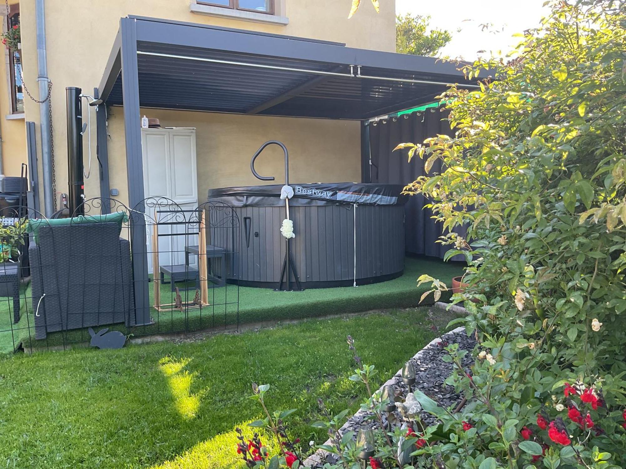 La Maison D'Ivona ลาตูร์เดอซัลวาญี ภายนอก รูปภาพ